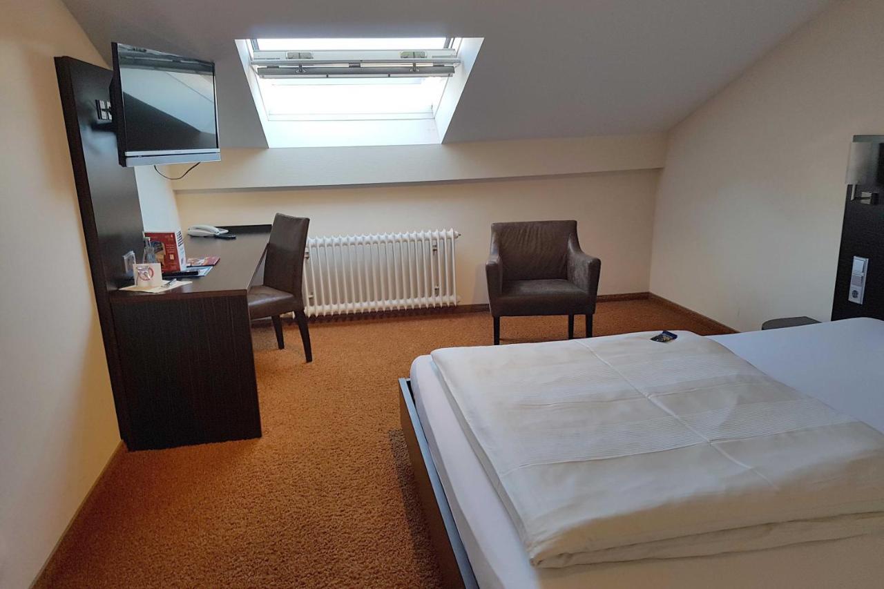 Stern Hotel Albershausen ภายนอก รูปภาพ