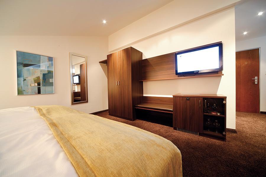 Stern Hotel Albershausen ภายนอก รูปภาพ